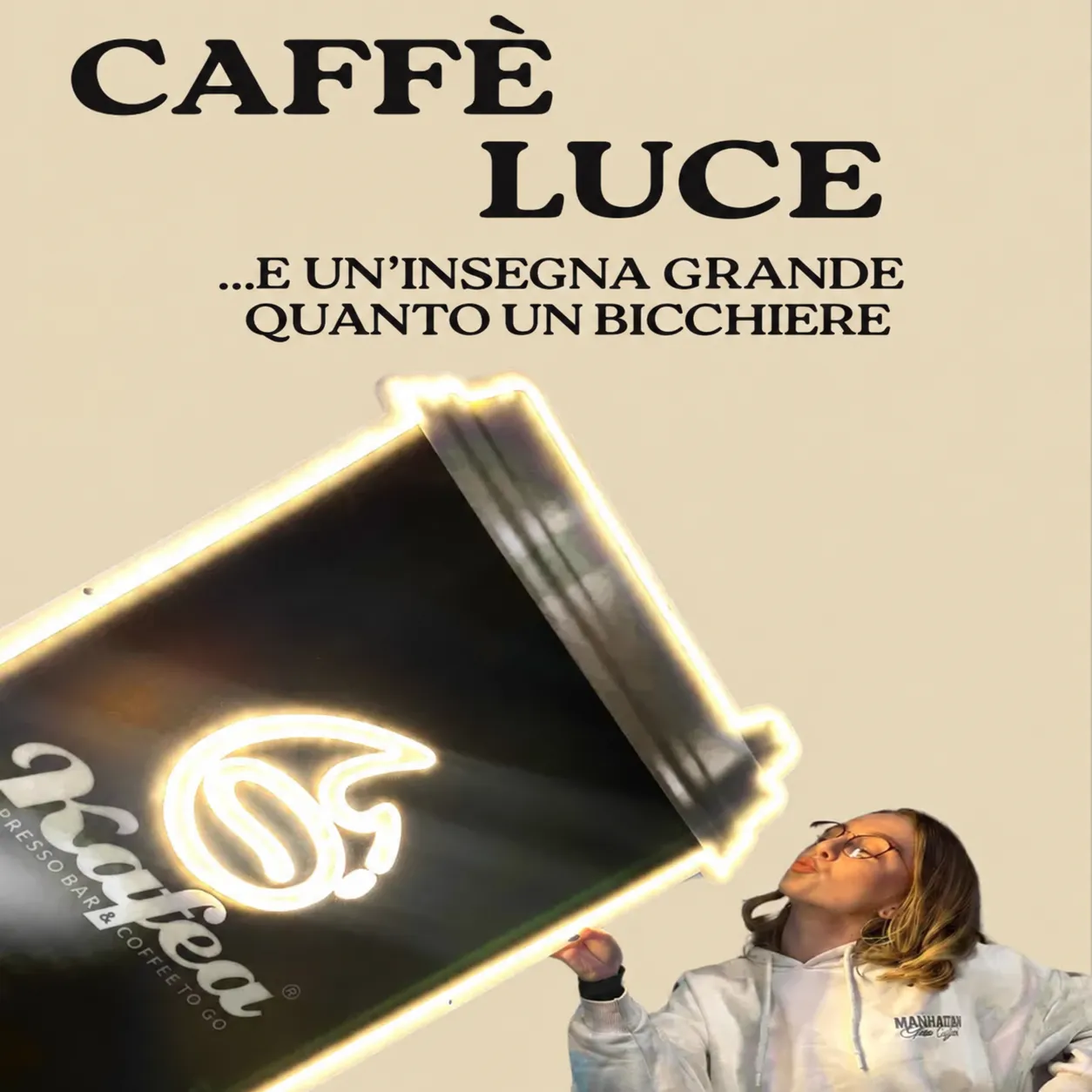 Caffè, luce e un'insegna grande come un bicchiere!