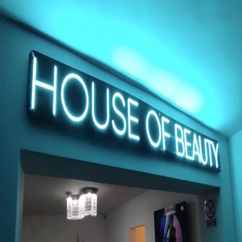 Strălucește & Tunde – Cum să-ți Faci Frizeria Memorabilă