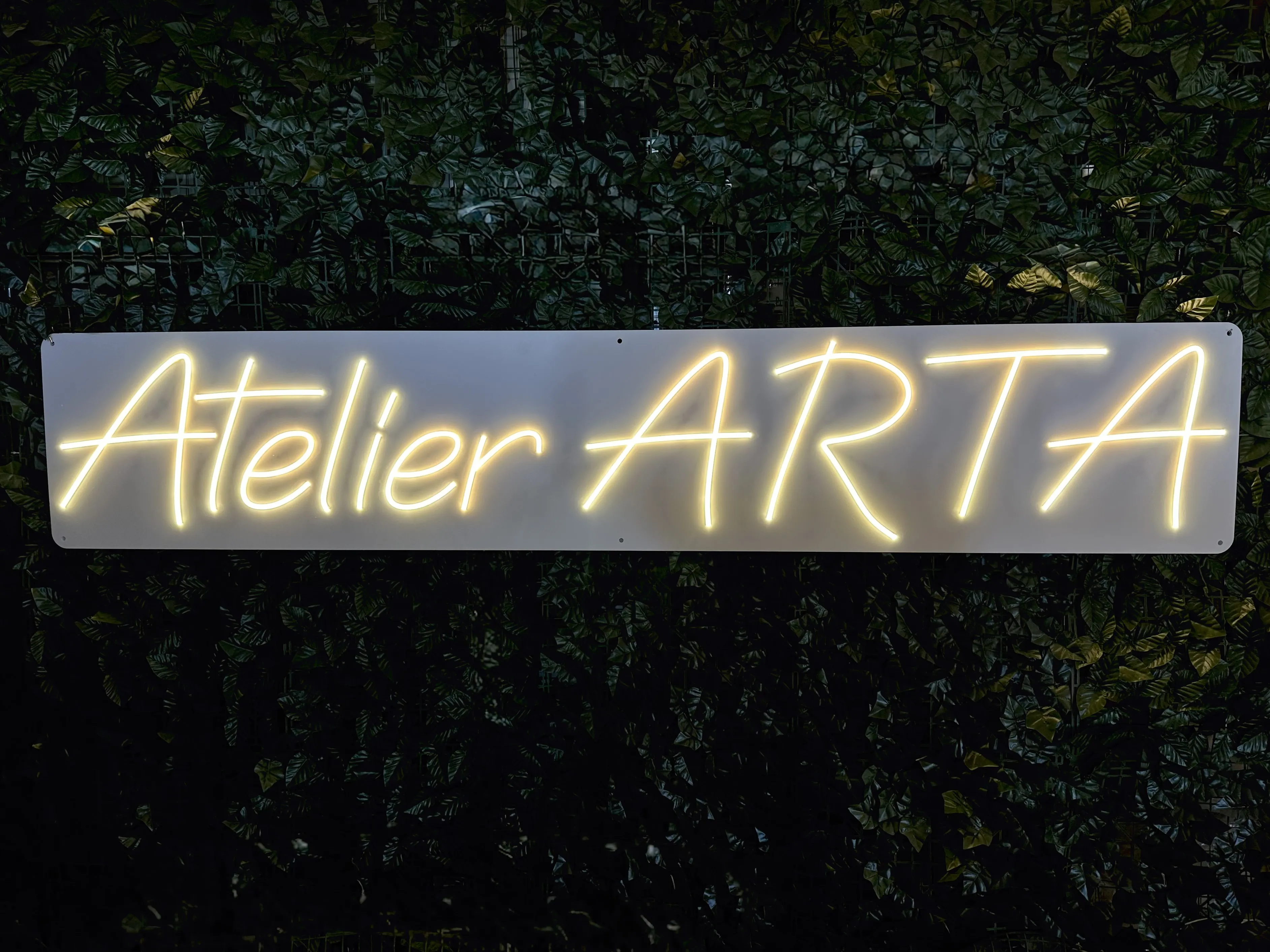 Semn luminos Atelier ARTA