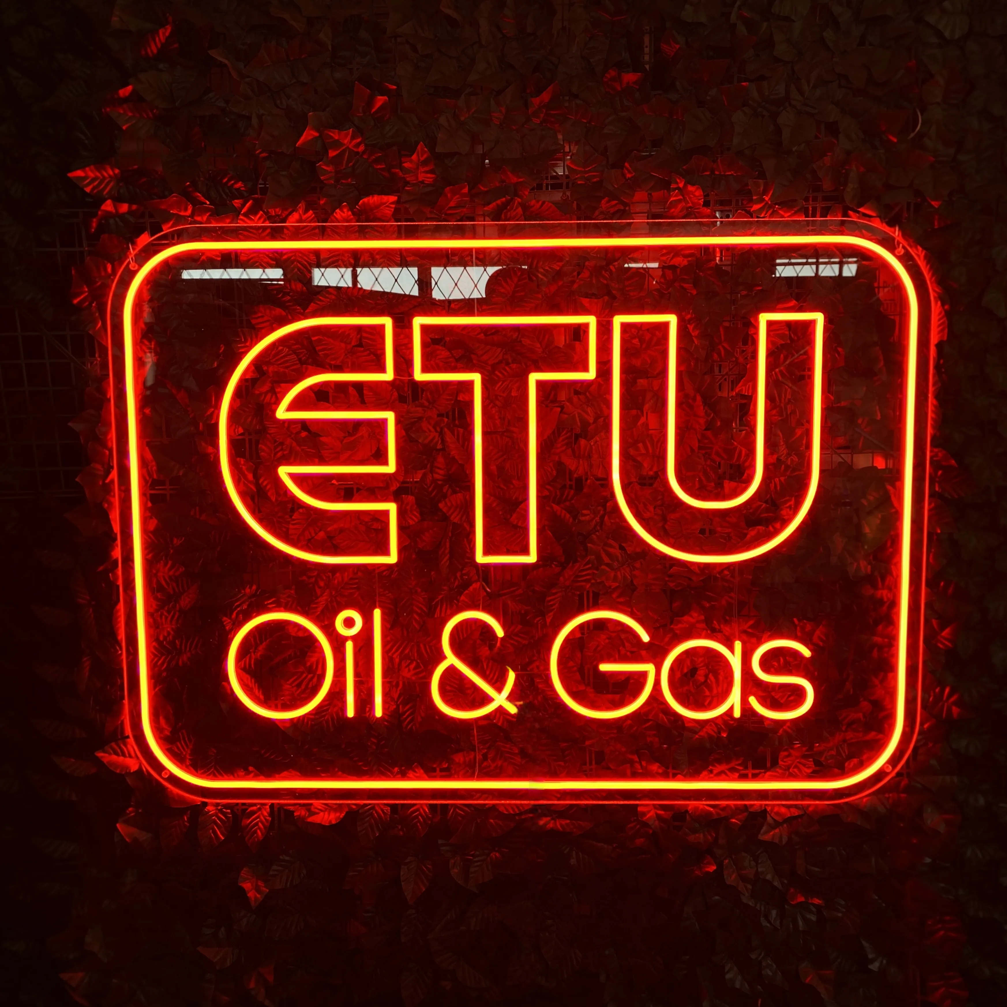 Semn luminos ETU Oil & Gas • Fuel Your Vibe