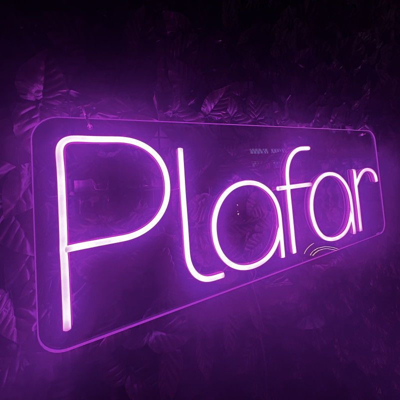 Plafar — semn LED personalizat