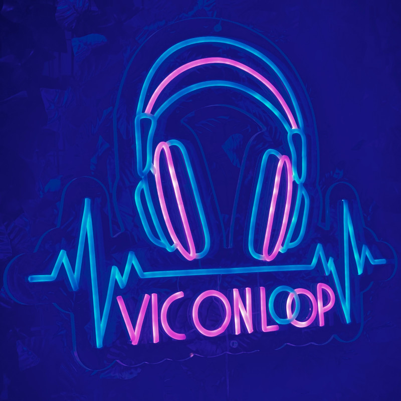 VIC ON LOOP — semn LED personalizat căști + waveform