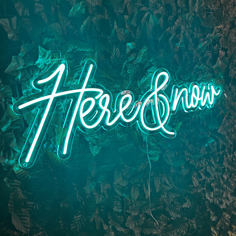 Here&now — semn LED personalizat