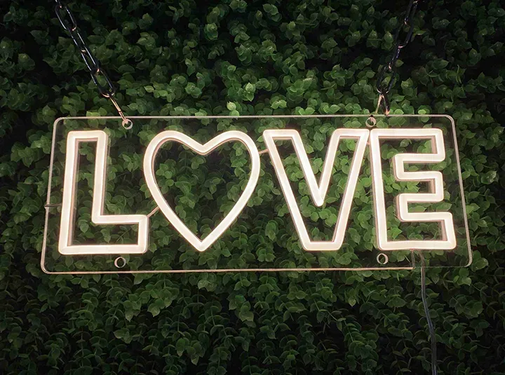 LOVE - Semn Luminos LED Neon