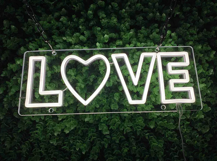 LOVE - Semn Luminos LED Neon