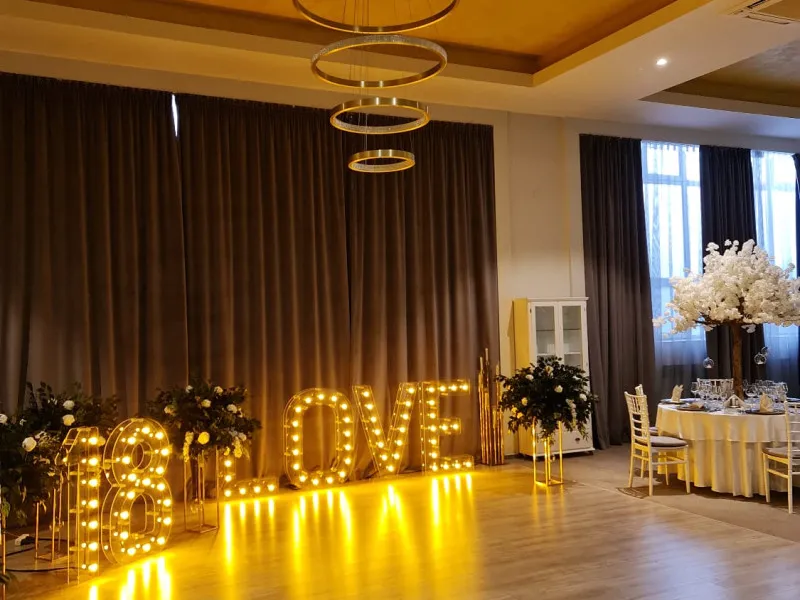 Cifre Volumetrice Luminoase din Plexiglass 100 cm de închiriat