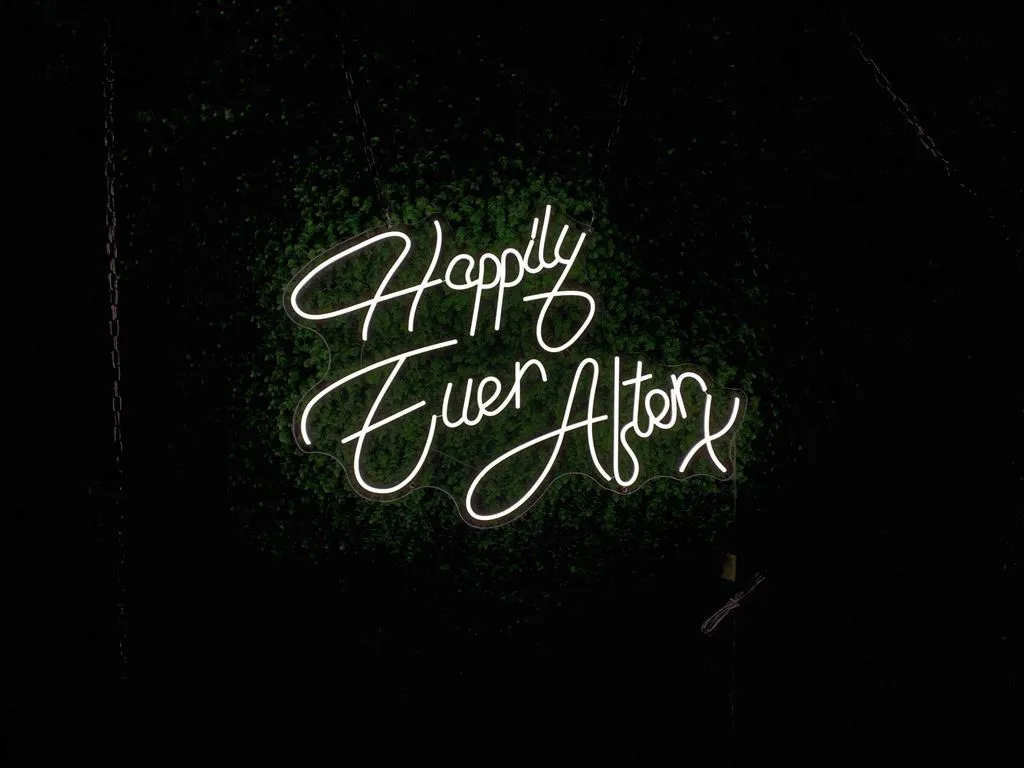 Happily Ever After X - Semn Luminos LED Neon de Inchiriat
