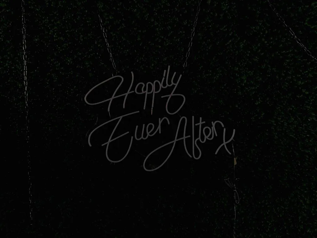 Happily Ever After X - Semn Luminos LED Neon de Inchiriat