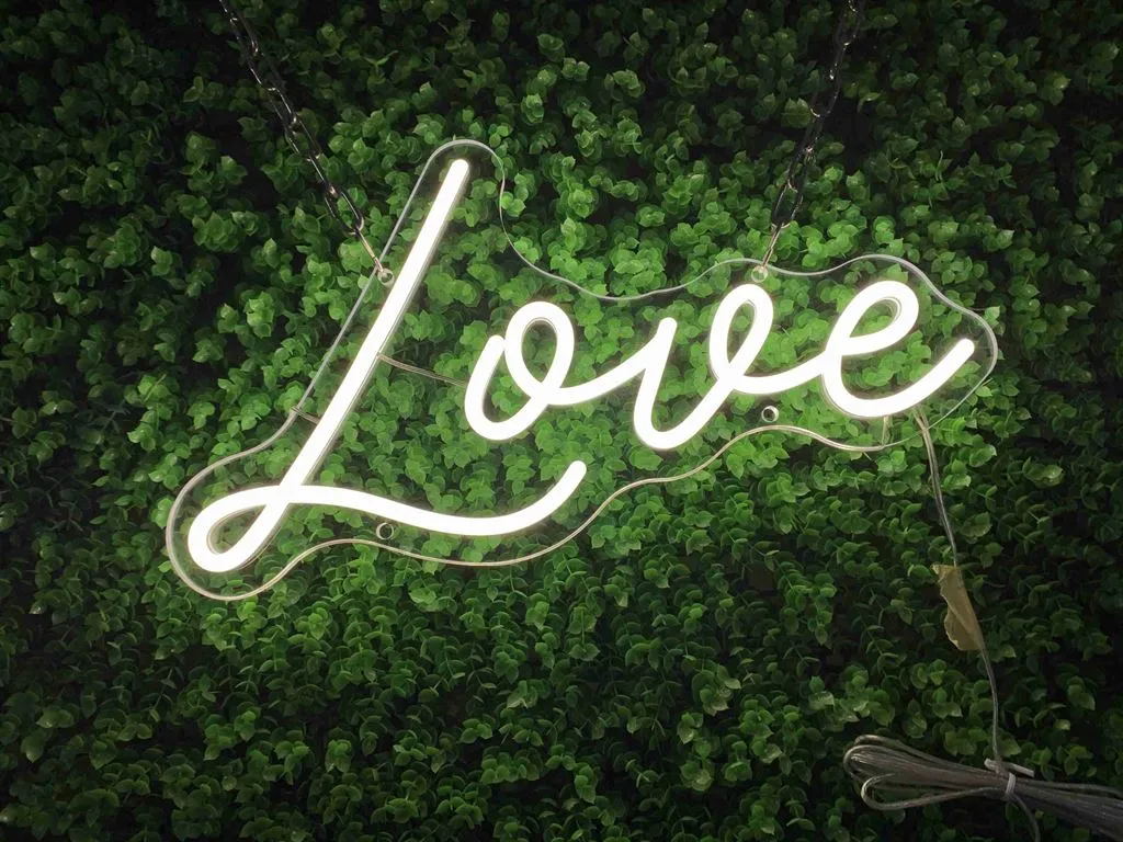 Love - Semn Luminos LED Neon de Inchiriat