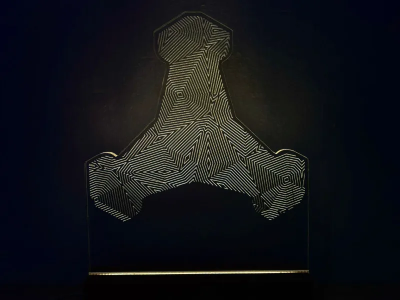 Stabilopod by Constantin - Semn Luminos Gravat in Plexiglas pe Baza Lemn