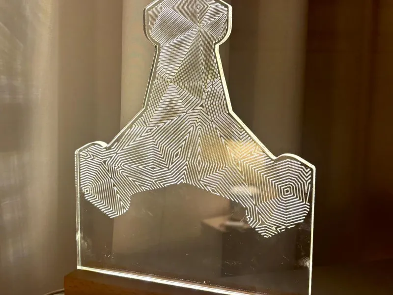 Stabilopod by Constantin - Semn Luminos Gravat in Plexiglas pe Baza Lemn