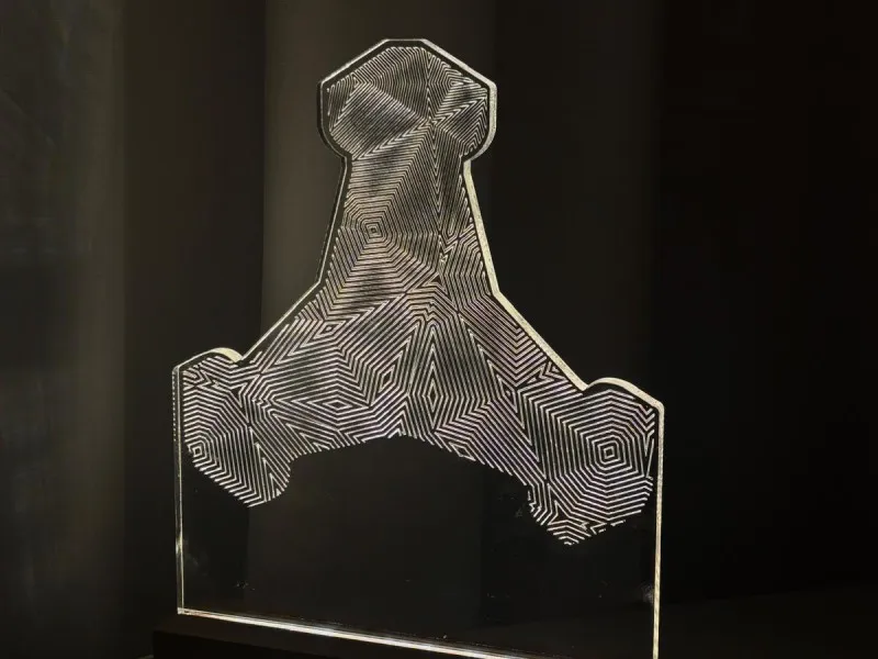 Stabilopod by Constantin - Semn Luminos Gravat in Plexiglas pe Baza Lemn