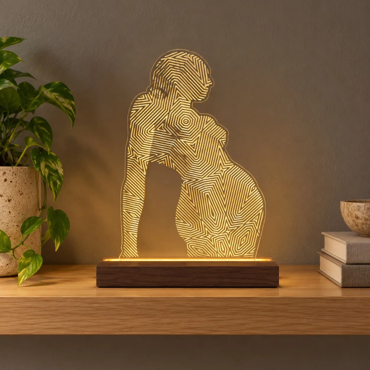 Shilouette by Constantin - Graviertes Leuchtschild aus Plexiglas auf Holzsockel