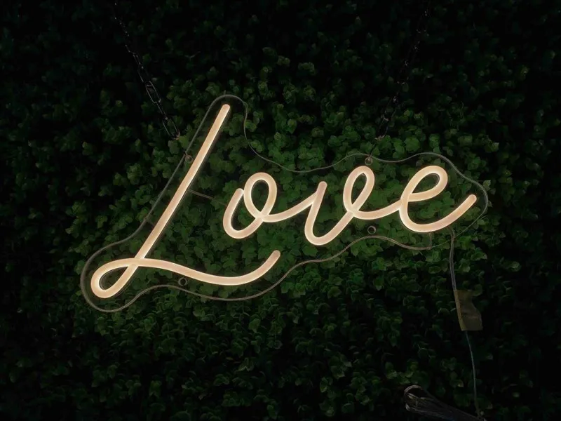 Love - Semn Luminos LED Neon