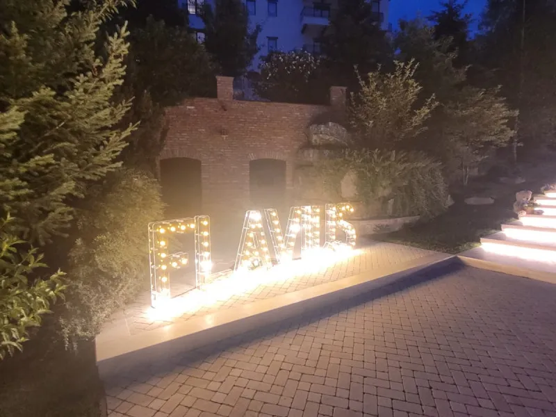 Litere Volumetrice Luminoase 1M de Inchiriat