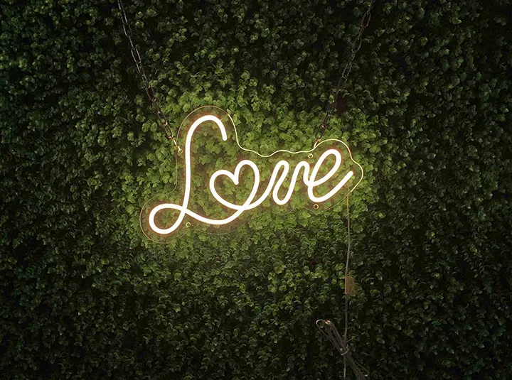 Love - Semn Luminos LED Neon