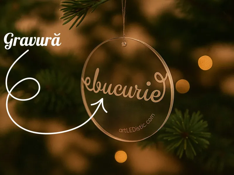 Glob din plexiglas gravat „Bucurie” – decor elegant pentru bradul de Crăciun