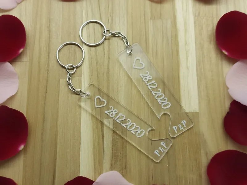 Brelocuri personalizate cu data voastră specială