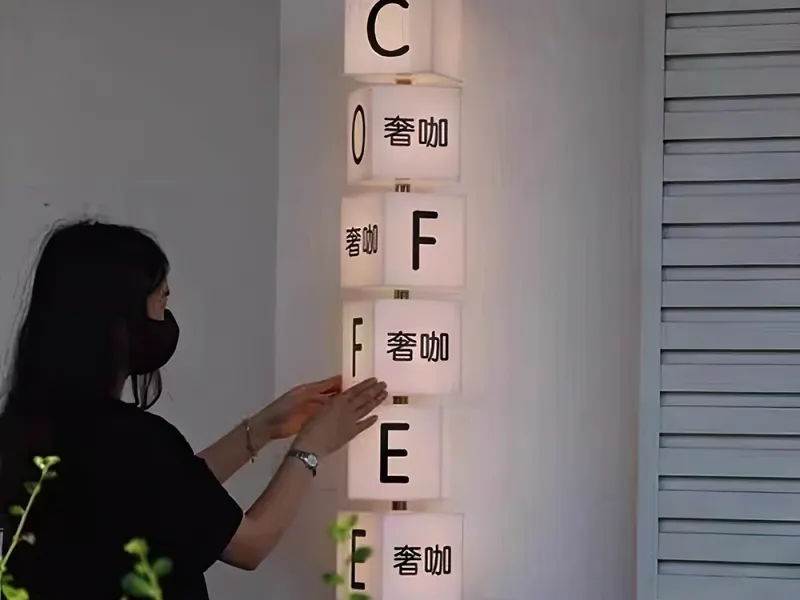 Cutie luminoasă personalizată