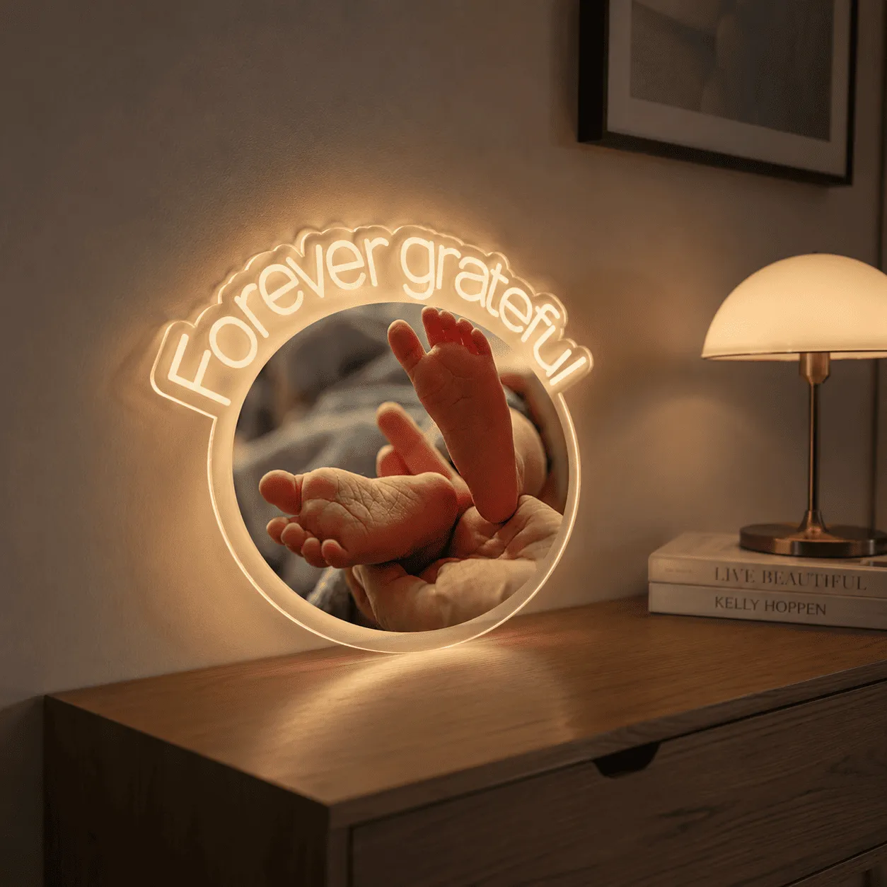 Tablou luminos personalizat cu fotografie și mesaj, plexiglas transparent, LED alb cald – 65 × 52 cm