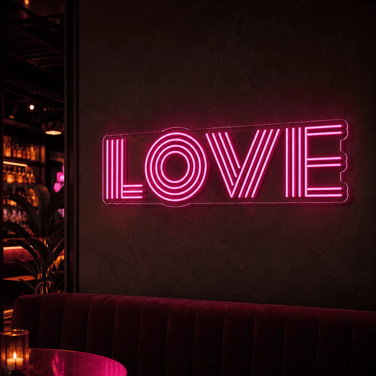 Semn luminos personalizabil „LOVE”, plexiglas transparent și LED roz – 80 × 24 cm