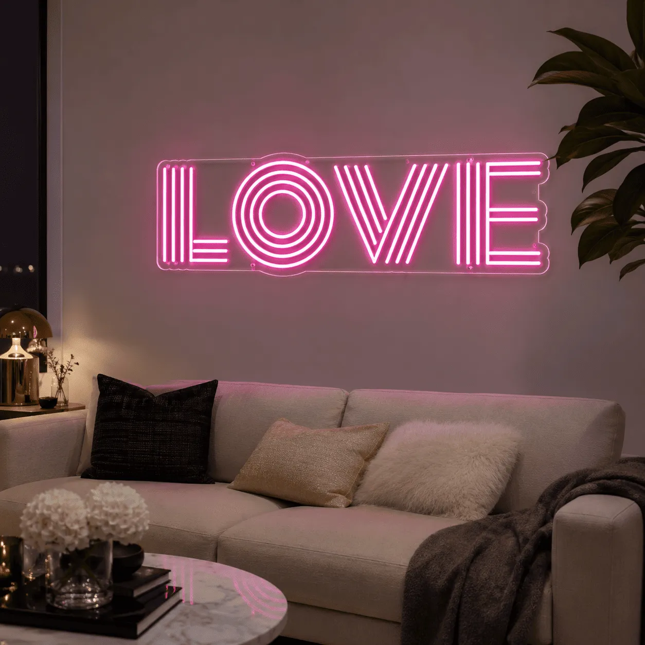 Semn luminos personalizabil „LOVE”, plexiglas transparent și LED roz – 80 × 24 cm