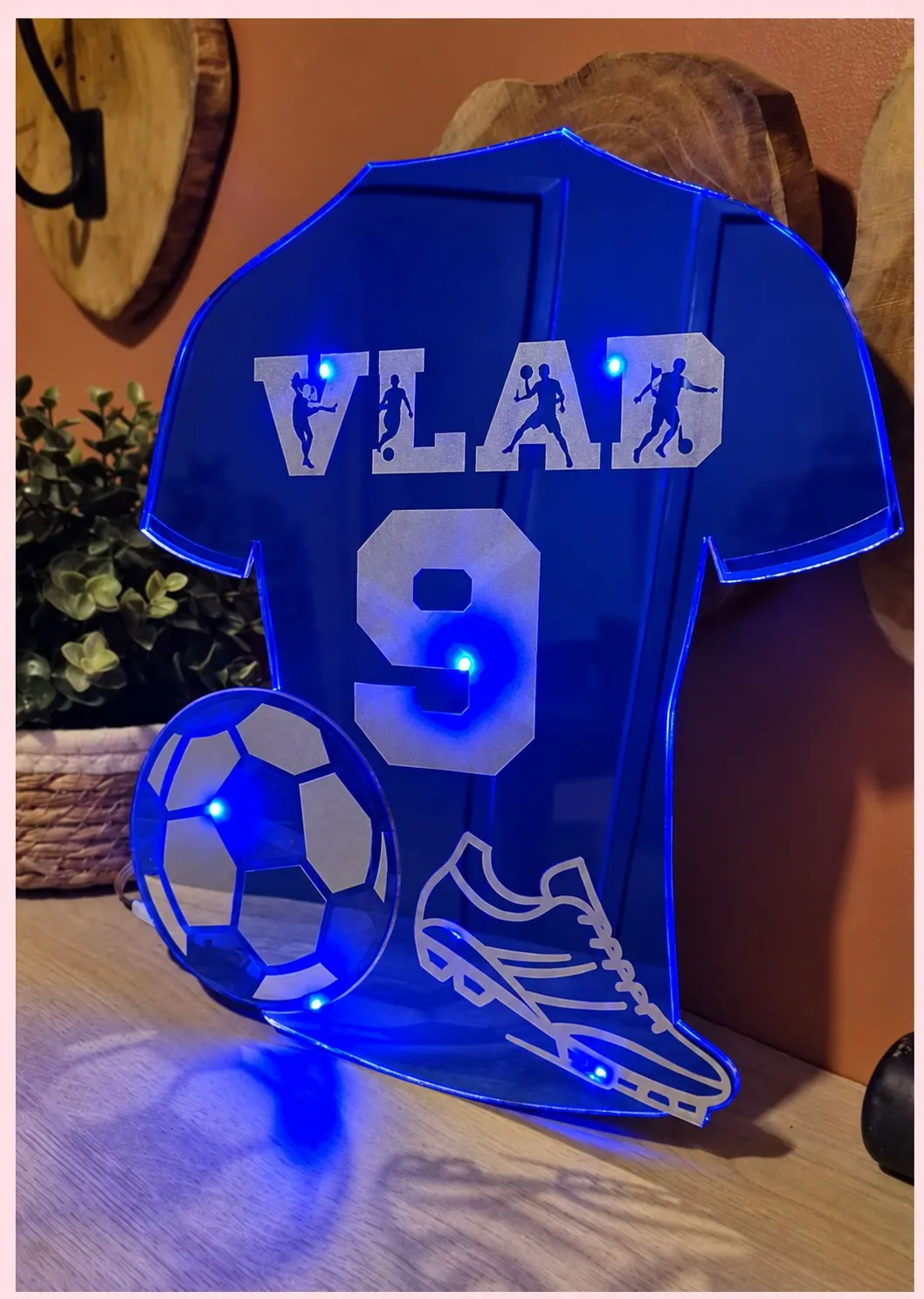 Decorazione LED a forma di maglia da calcio, personalizzata con nome e numero