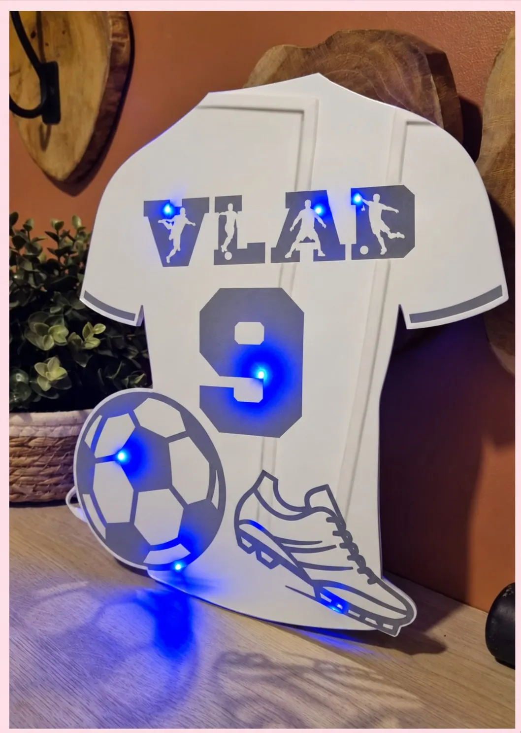 Decorazione LED a forma di maglia da calcio, personalizzata con nome e numero