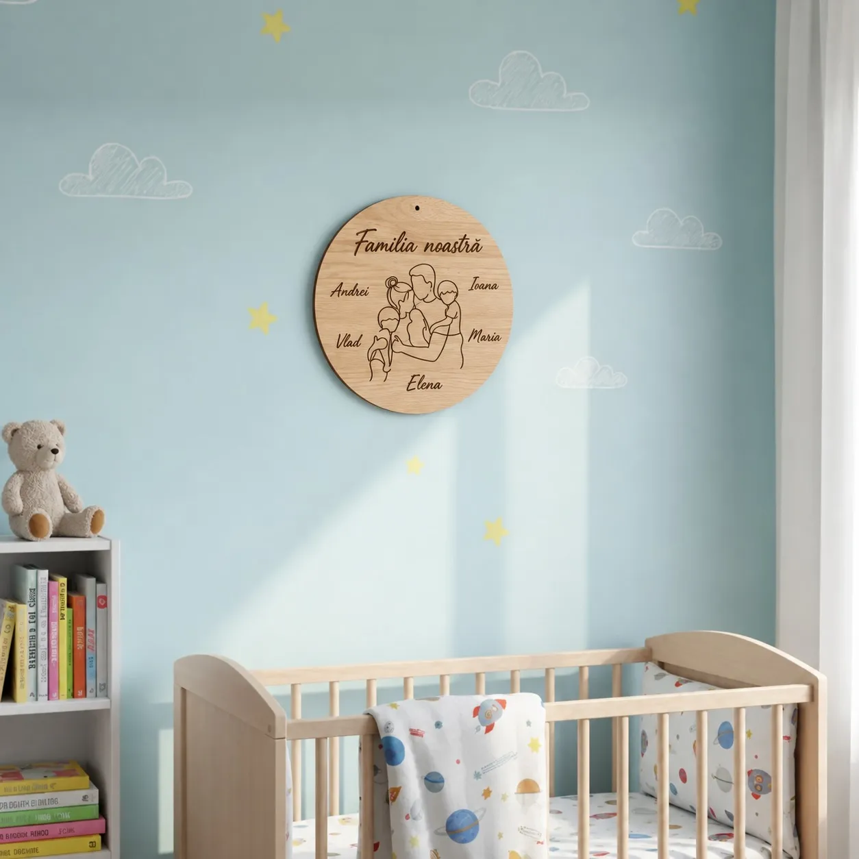 Tableau personnalisé en bois pour famille, avec les noms des membres et illustration line art