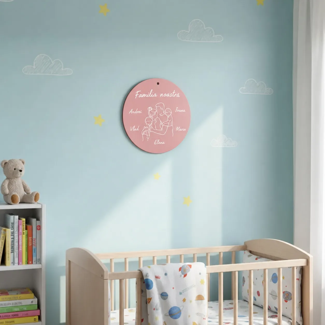 Tableau personnalisé en bois pour famille, avec les noms des membres et illustration line art